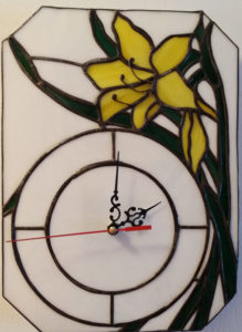 Sarga-viragos-tiffany-ora-uvegdekor.hu-01